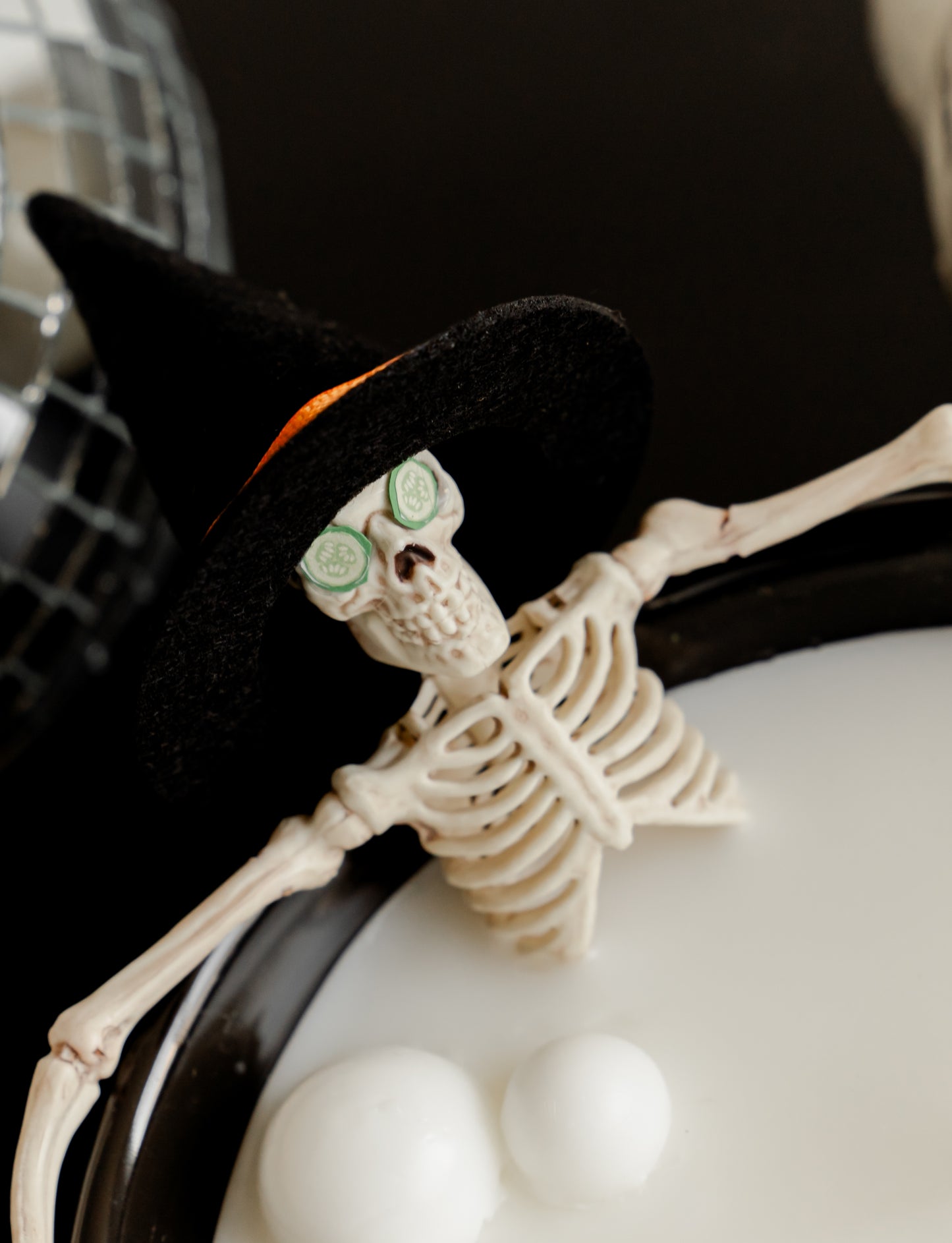 Bathing Beauty Skeleton Candle
