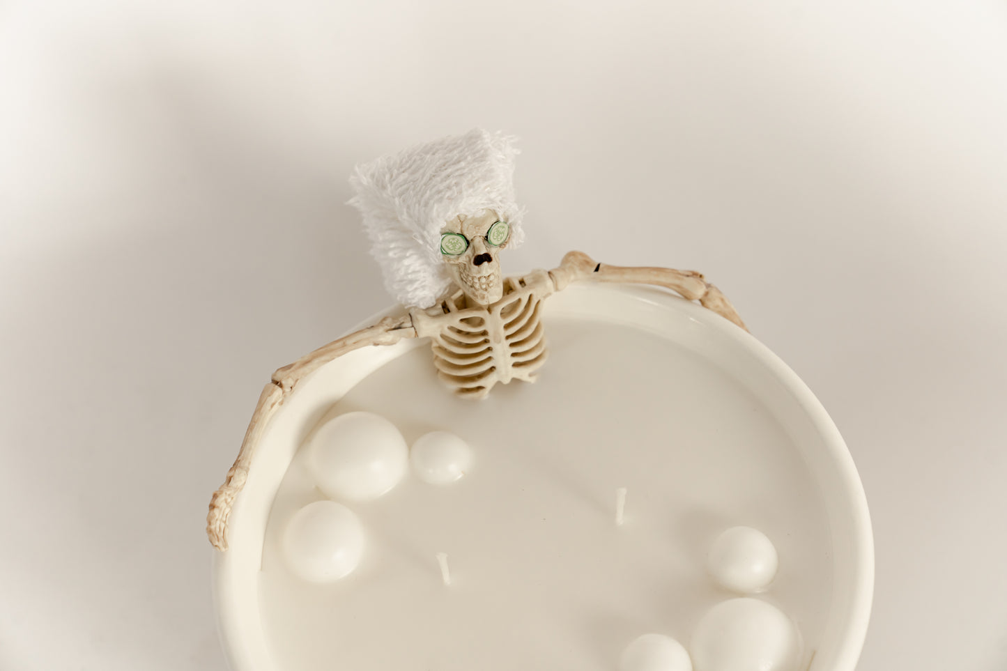 Bathing Beauty Skeleton Candle